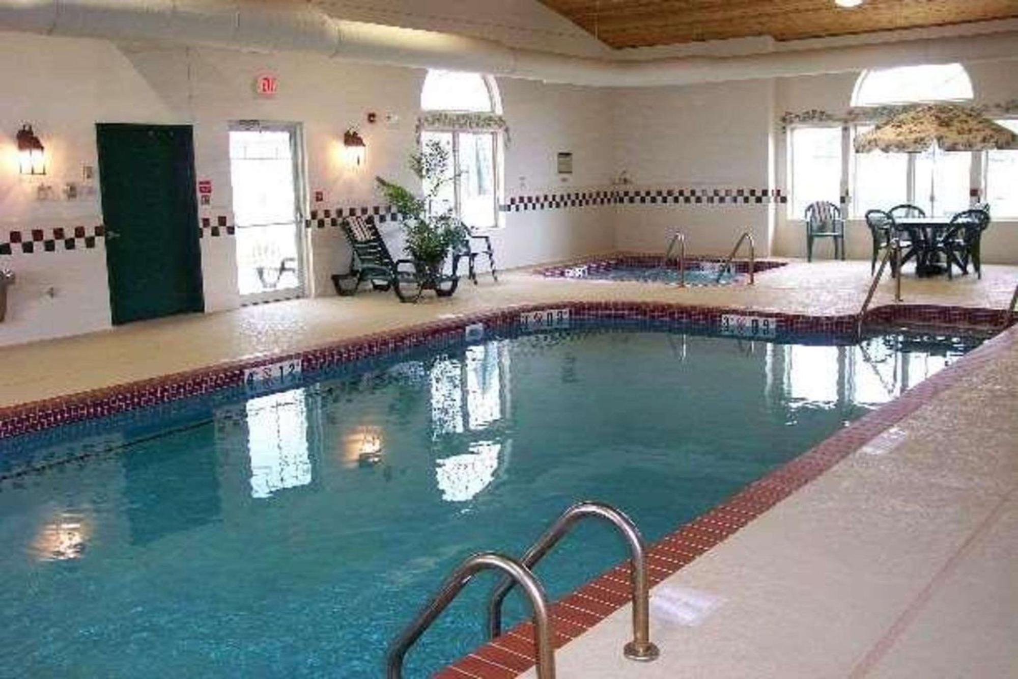 Country Inn & Suites By Radisson, Stockton, Il Buitenkant foto