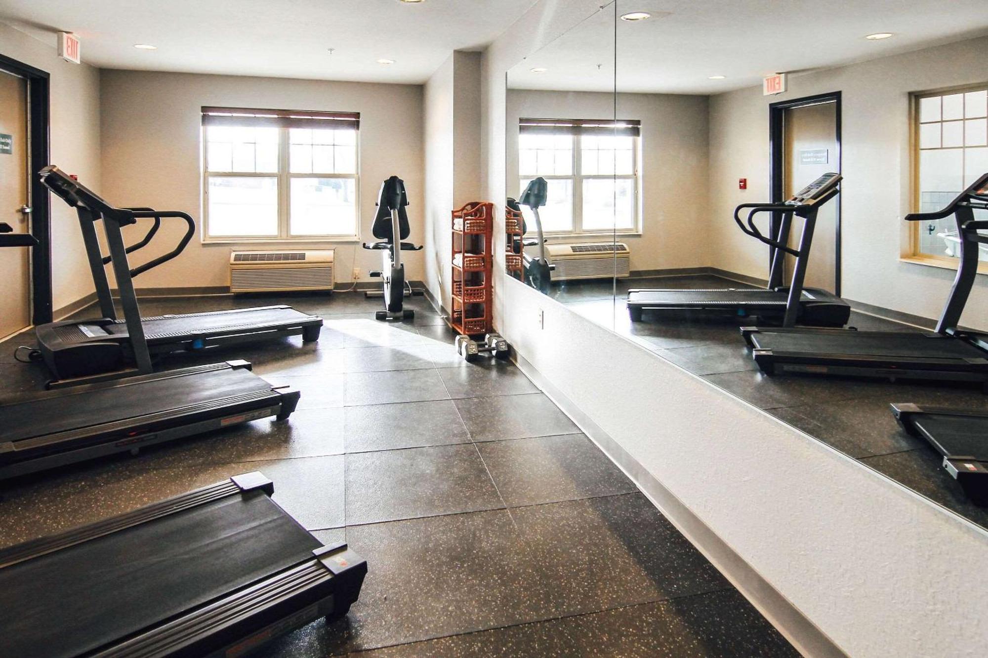 Country Inn & Suites By Radisson, Stockton, Il Buitenkant foto