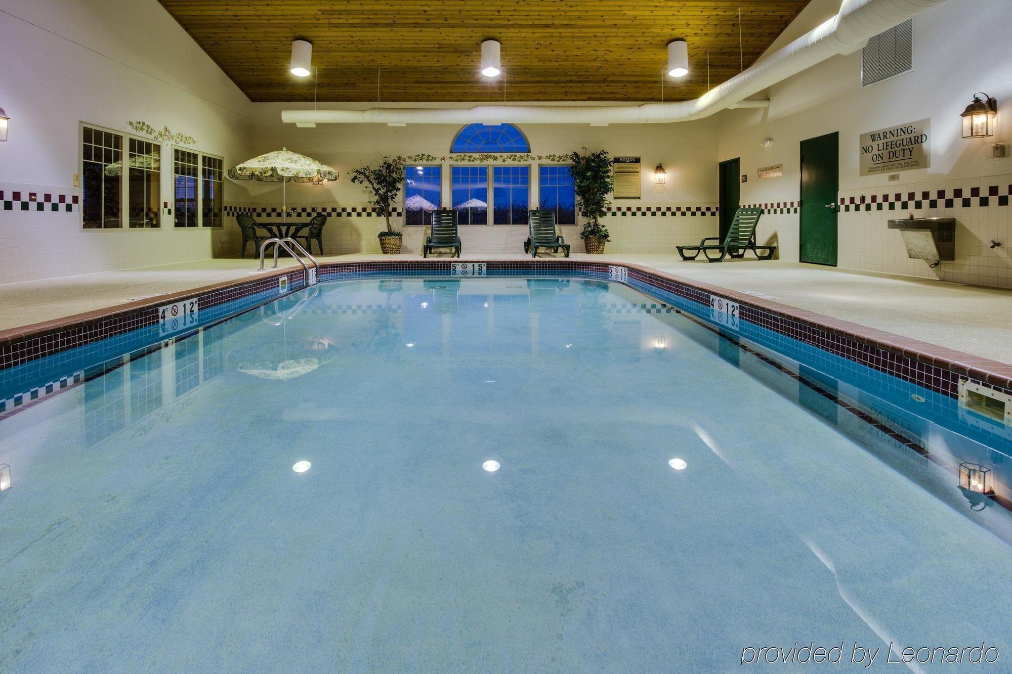 Country Inn & Suites By Radisson, Stockton, Il Buitenkant foto